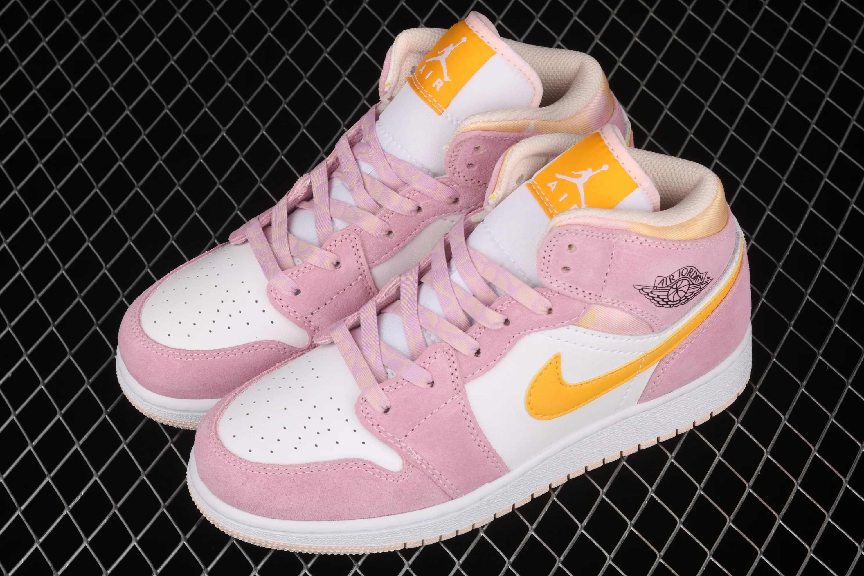 All Categories Air Jordan Jordan Series Basketball Shoes Air Jordan 1 Mid Air Jordan 1 Mid AJ1 Joe 1 Girly Pink China Basketball Shoes DC9517-600